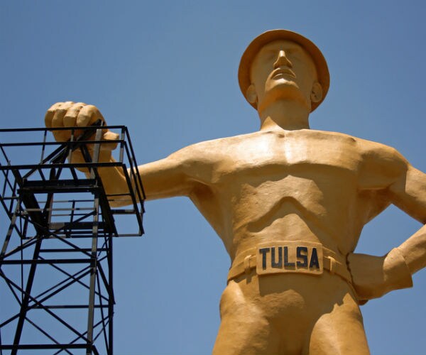 Oil Falls Sharply on Rising US Output, Global Demand Concern