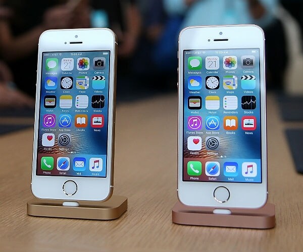 Apple Sets Stage for iPhone 7, Many Already Waiting for 8