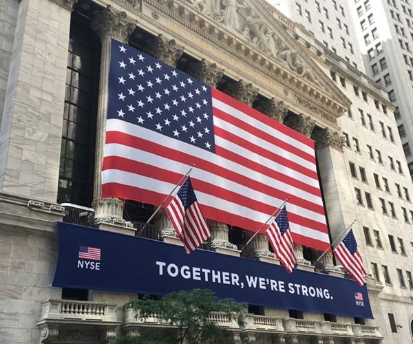 Wall Street Rallies as US Economy Holds Up