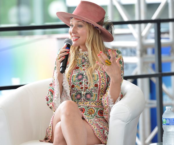 Jewel's Tour Bus Catches On Fire