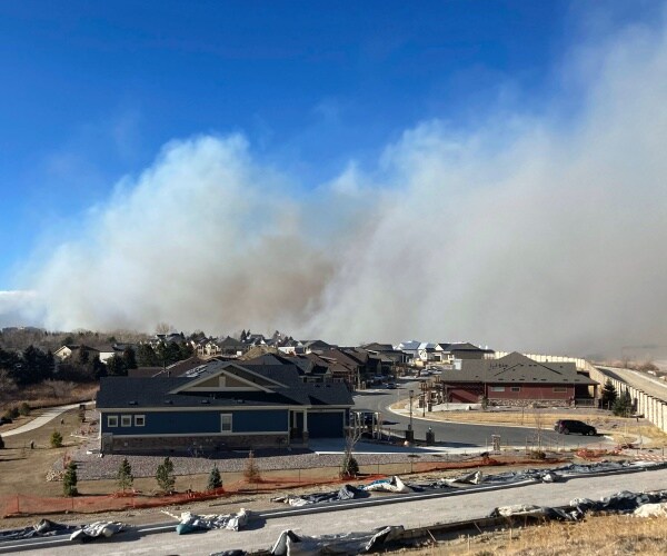 Two Colo. Towns Evacuated Due to Quickly Spreading Wildfires