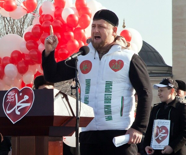 ramzan kadyrov gestures while speaking