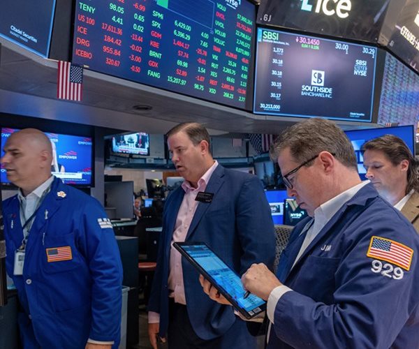 Futures Rise as Focus Shifts to Major Earnings, Fed Meeting