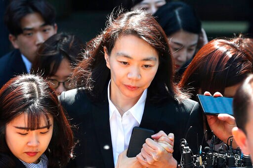Widow, Daughter of Korean Air Chairman Appear on Trial
