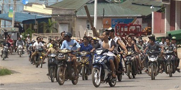 Buddhist Mobs Attack Muslim Homes for Second Day in Myanmar
