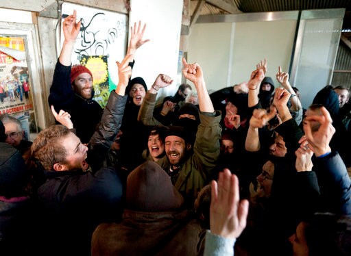 French Airport Activists Start Unblocking Road