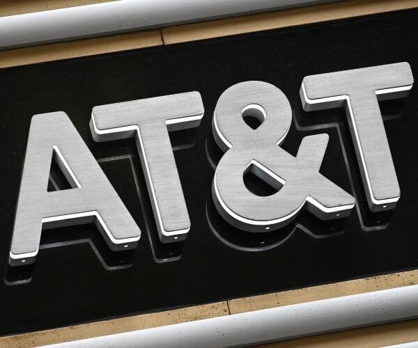 AT&T, BlackRock to Form Commercial Fiber-optic Platform