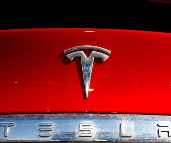 Wall St Sours on Tesla as Deliveries Fall