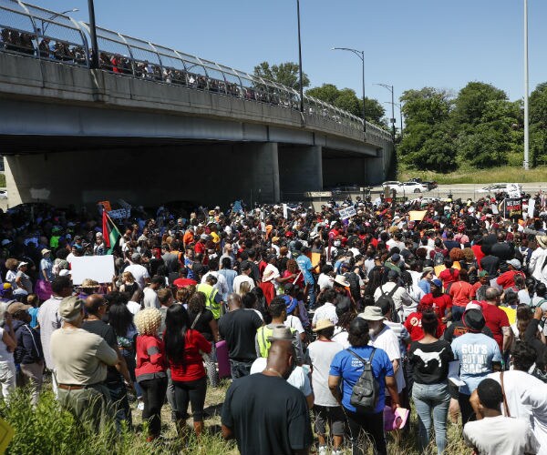 Gun Violence Protesters Partially Shut Chicago Expressway