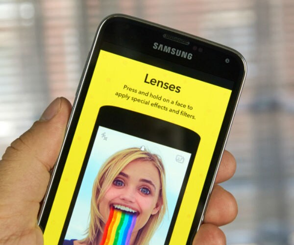 Snap Misses User-Growth Estimate as Facebook Copying Takes Toll