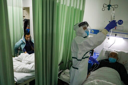 China Reports Virus Death Toll Rises to 811, Surpassing SARS