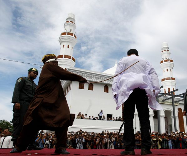Islamists in Indonesia Flog 'Blasphemous' Christians, Shutter Churches