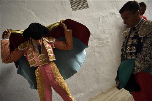 Spain: 4 Injured, No Gorings in Fast 6th Pamplona Bull Run