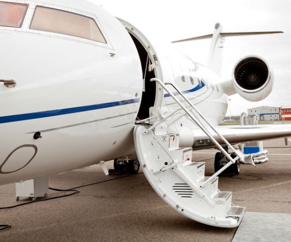 Tim Cook's Lifestyle at Apple Is Top-Flight 