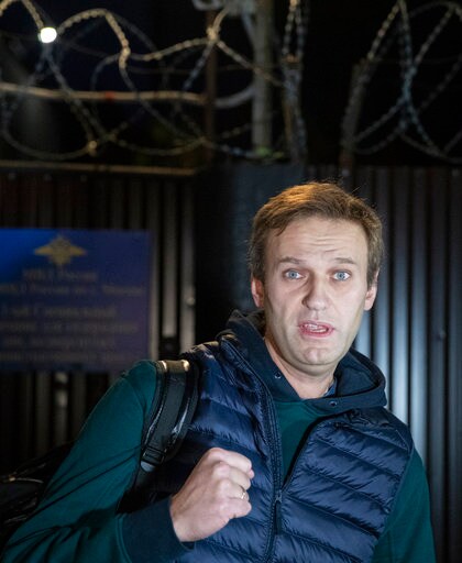 Navalny Accepts National Guard Challenge to a Verbal 'duel'