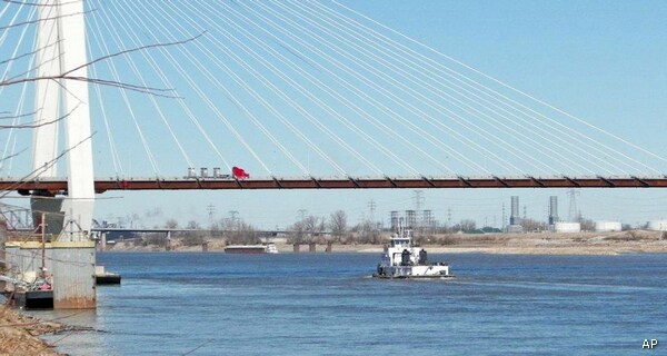 Mississippi River Reopens Following Oil Spill; Officials Say Area Safe