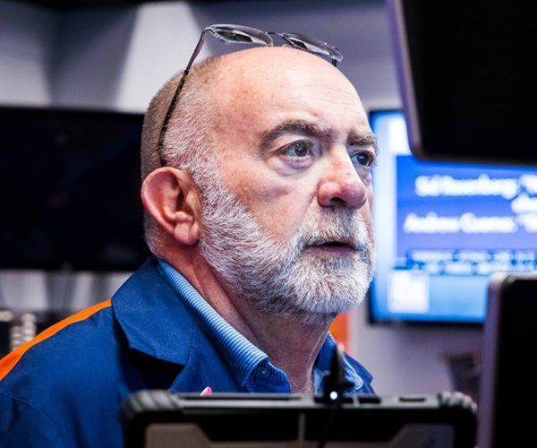 Apple Tops $4 Trillion in Market Cap for 1st Time