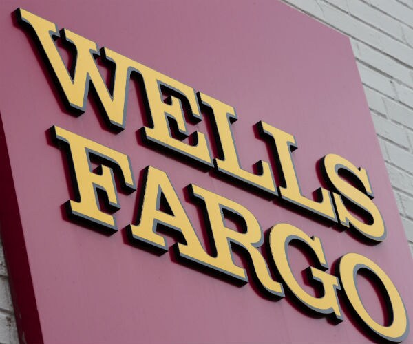 Fed Orders Wells Fargo to Halt Growth Over Compliance Issues