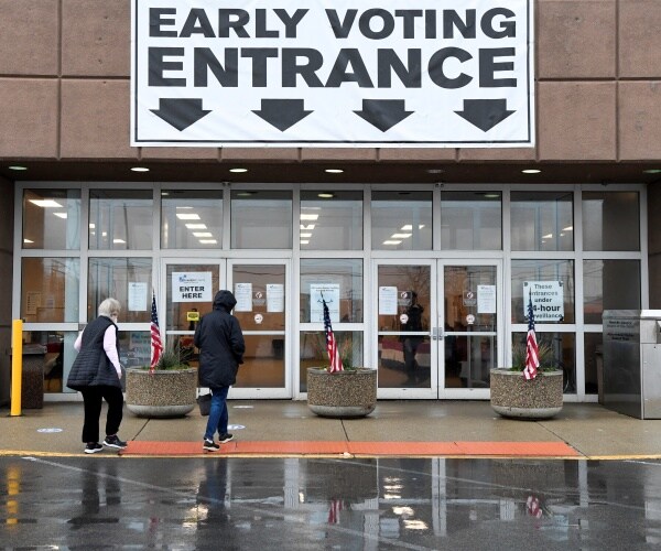 Poll: Voters Split Between GOP, Dems on Generic Ballot