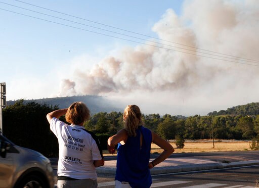 Fires Force Evacuation of 10,000 in 3 French Riviera Towns