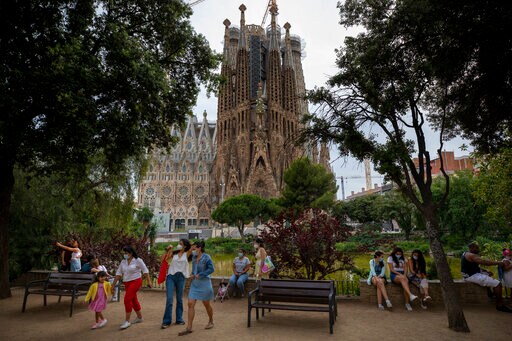 Barcelona Locals Reclaim City from Tourists During Pandemic