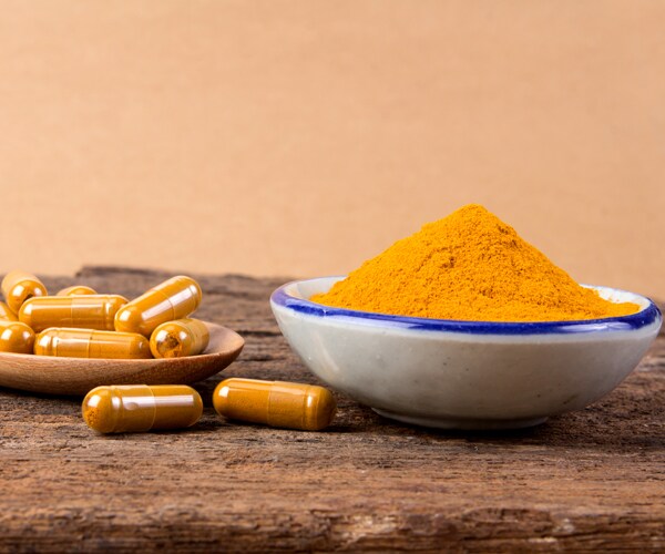 turmeric powder and capsules