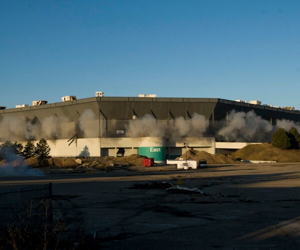 Pontiac Silverdome Demolition a Dud for Shivering Crowd