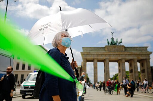 Thousands Form Human Chain in Berlin against Racism