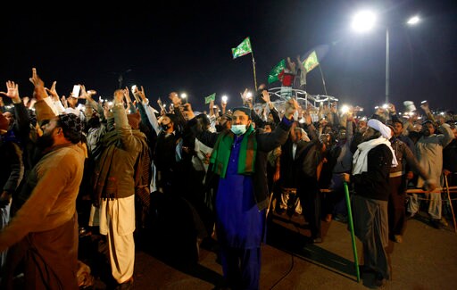 Pakistan Law Minister Resigns, Islamists Disband Protest