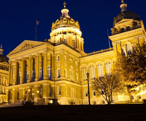 Iowa GOP Still Writing Tax Cut Bill With Hope of Voting Soon