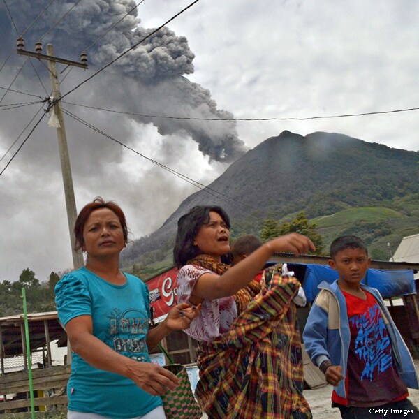 Mount Sinabung Erupts in Indonesia, Sends 6,000 Villagers Fleeing
