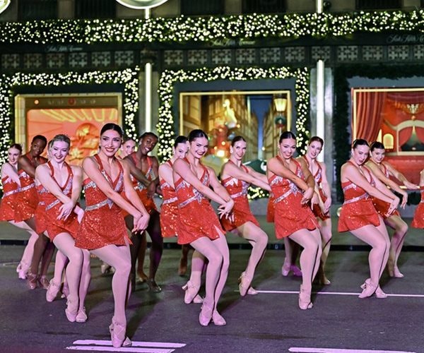 As Saks Teeters, Department Stores Bet on Experiences