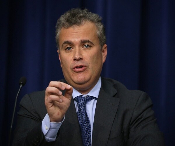 jeff zients speaks into microphone