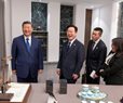 Xi Jokes About Spying With Chinese Phone Gift for SKorea's Lee