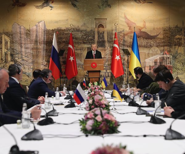 Ukraine, Russia Delegations Meet in Istanbul for Peace Talks