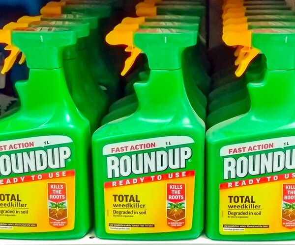 Bayer's Monsanto Faces 8,000 Roundup Cancer Suits 