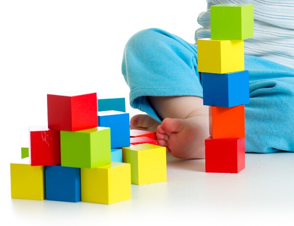 US Father Desperate to Get Son, 2, Home From Ukraine