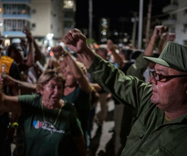Havana Protests Flare for Second Night as Govt Scrambles to Turn on Lights