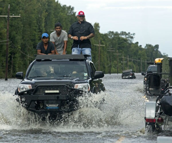 6 Dead, 20,000 Forced to Evacuate in Louisiana Floods