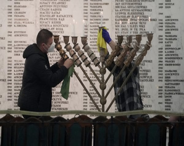 Far-Fight Lawmaker Extinguishes Hanukkah Candles in Polish Parliament