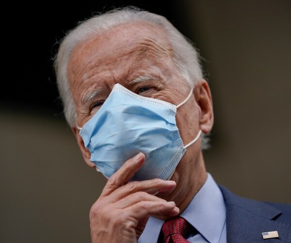 joe biden wears mask