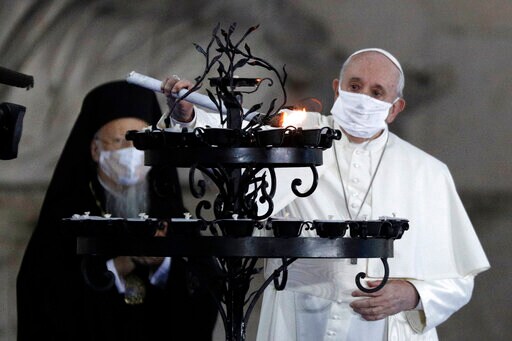 Masked Pope, Faith Leaders Pray for Peace and Pandemic's End