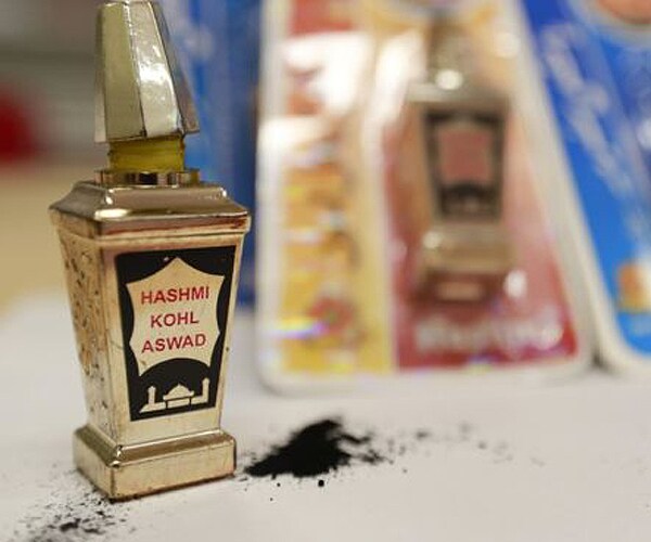 Eyeliner Poisons Children in Australia