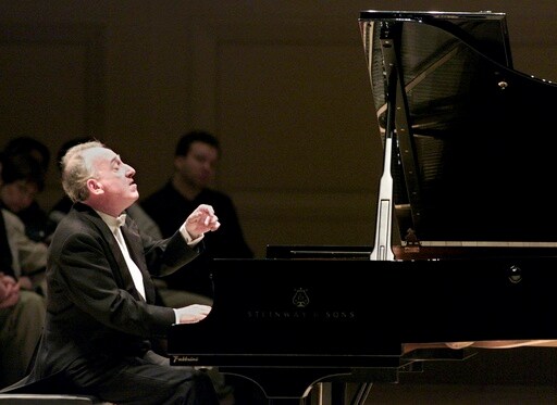 Acclaimed Italian Pianist Maurizio Pollini Dies at Age 82