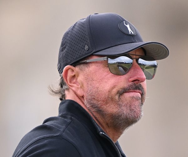 Mickelson, Other Pro Golfers Sue PGA Tour in LIV Fight