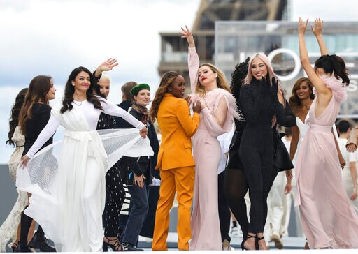 Naomi Campbell Steals Lanvin Show at Paris Fashion Week