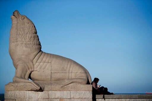 Virus Hits Beach Resort, as Pandemic Surges in Argentina