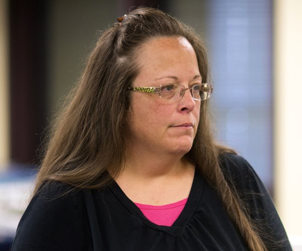 Jailed Clerk Vows Not to Back Down, No Resolution in Sight