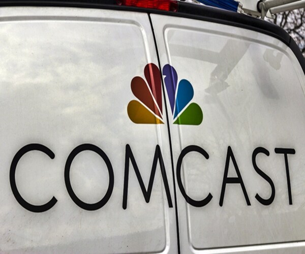 Looming Fox Bidding War Has Comcast Debt Investors Seeing Red