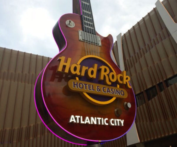 Atlantic City Welcomes Back 2 Shuttered Casinos
